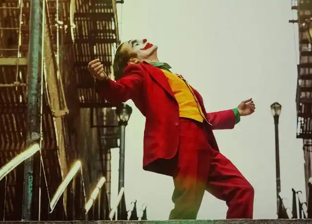 影评小丑他当然不是英雄他只是孤独和你我一样