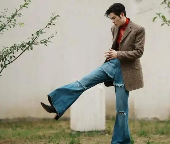 尽管高跟鞋最初是为男性增高而设计的,诞生于16世纪,但随着时间的推移