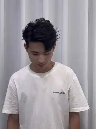 check out these ——尝试王嘉尔同款三七分发型,心动