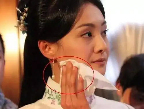 娱乐圈有手丑的女明星吗 像黄轩那样的