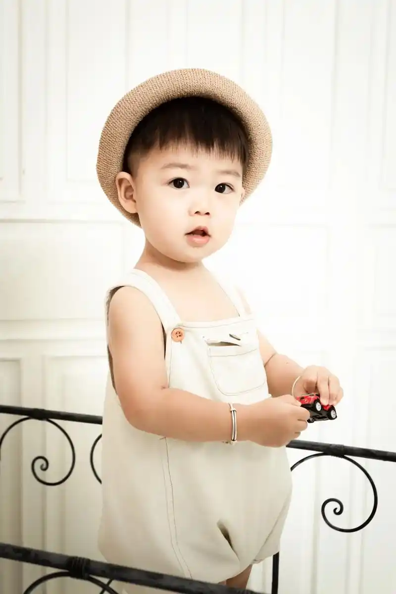好喜欢这种简单的风格两岁照宝宝写真我的男孩拍照陪你长大