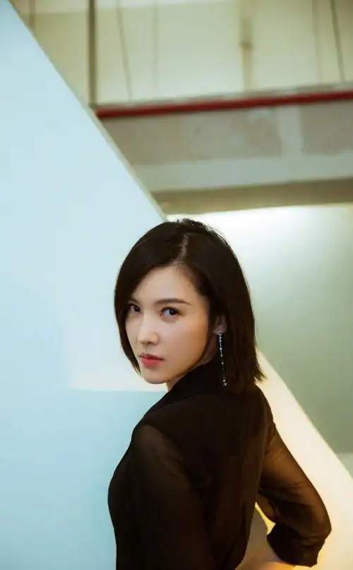 杨子姗知性优雅活动写真图片