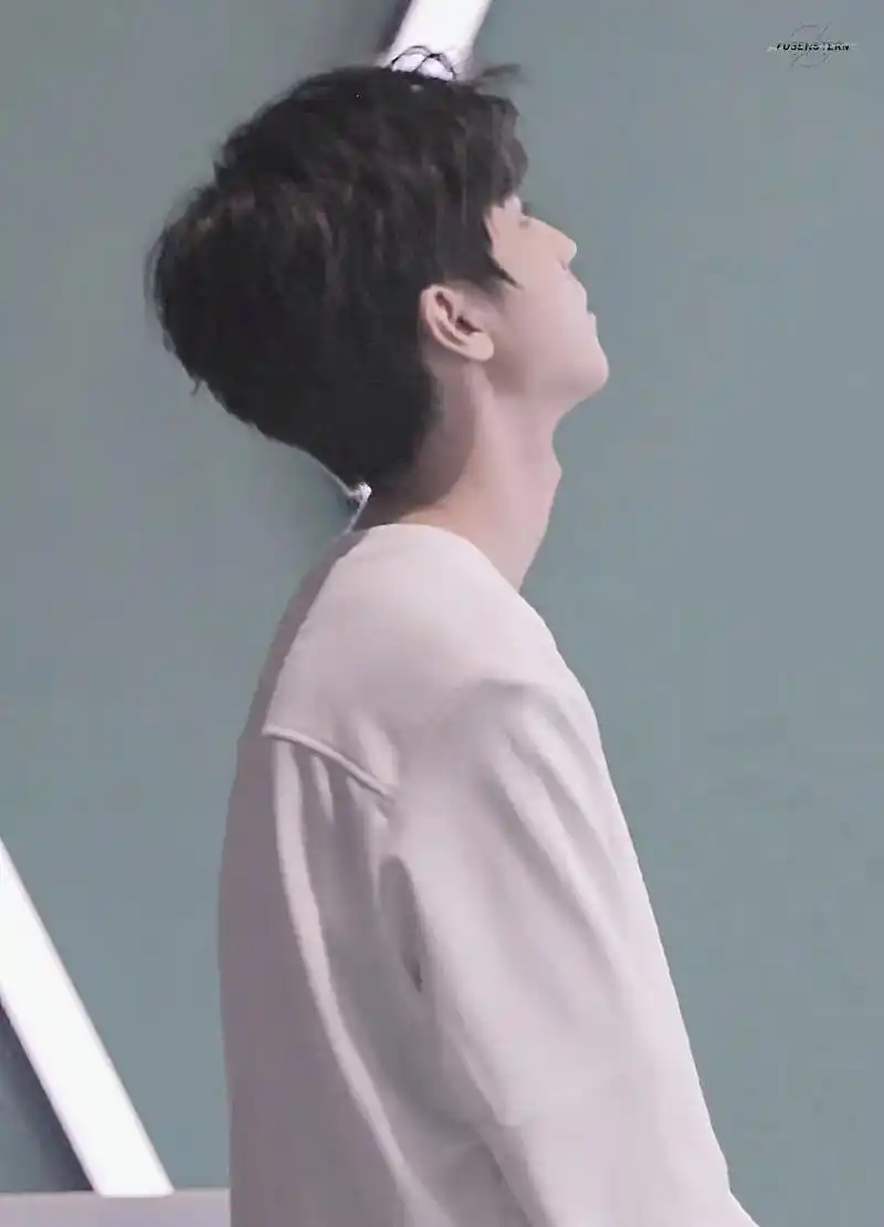 王俊凯的锁骨 这谁顶得住啊#王俊凯 #我的老公王俊凯 #最想见的人