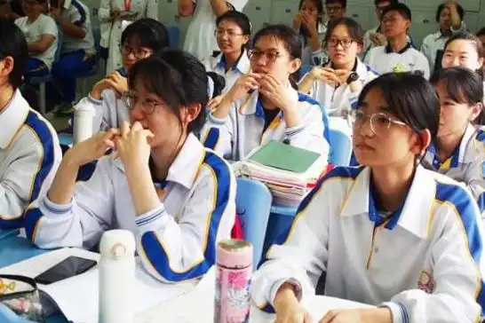 高中生堕落三部曲学生迈出了这一步再想学好都难了