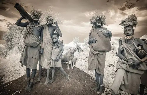 红外镜头下的土著部落:原始神秘如幻境