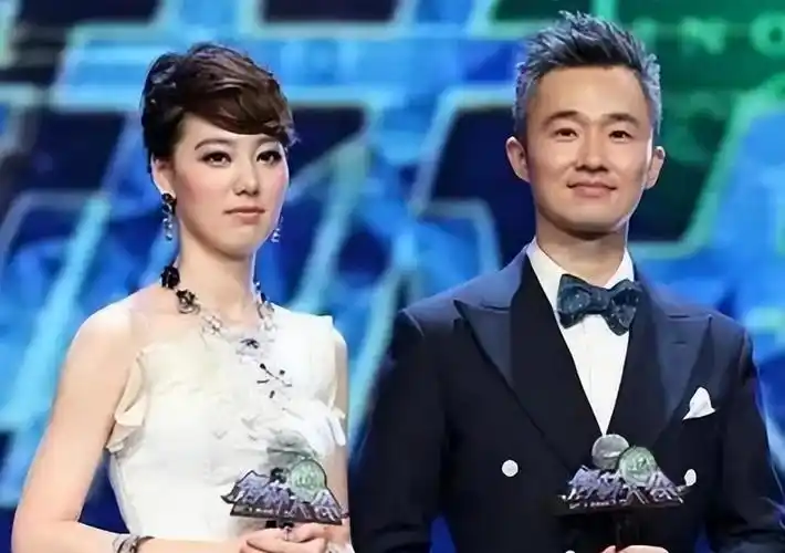 上海一哥"程雷的婚姻故事 程雷是一位备受欢迎的主持人,他的妻子王