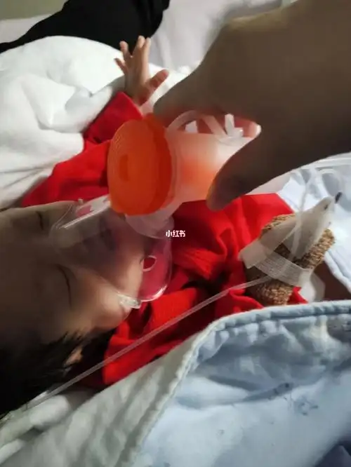 晚上看大宝宝突然吐泡泡,喂奶吐了口奶赶紧送医院没想到真的是肺炎了