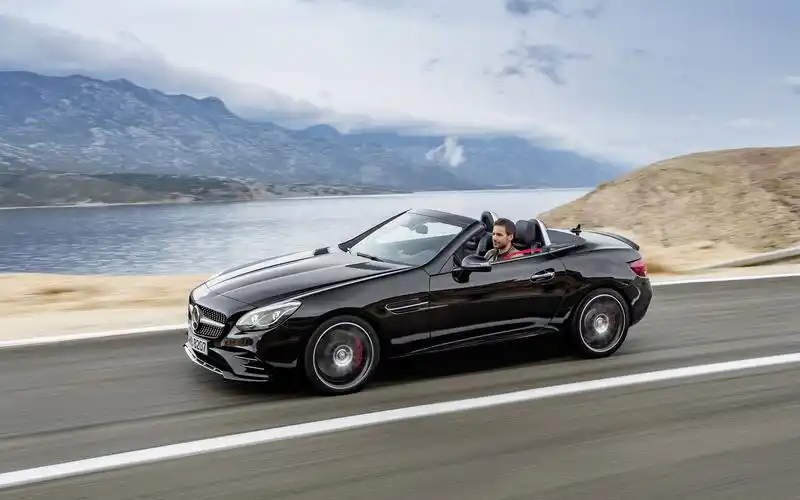 奔驰slc四座敞篷跑车奔驰slc敞篷跑车敞篷怎么下来