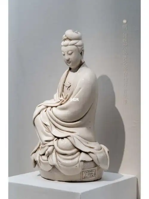 明代 何朝宗款德化窑白釉观音坐像