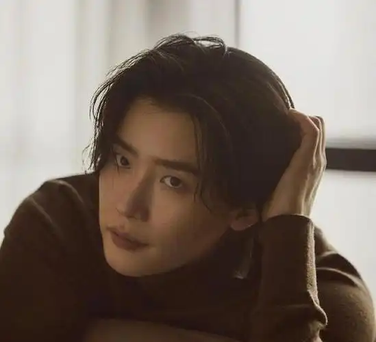 李钟硕长发造型上热搜了是怎么回事