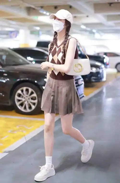 复古学院风穿搭温柔又减龄针织背心百褶裙宋妍霏穿出可爱范