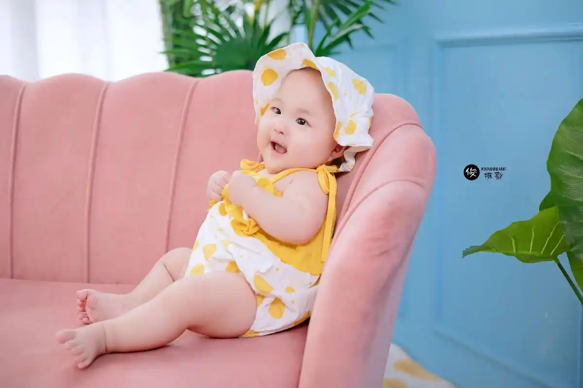 6个月大的宝宝就是这么可爱就是这么爱笑