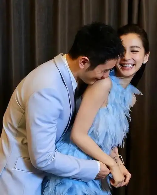 而黄晓明,随着年龄的增大的黄晓明和baby穿情侣装杨颖黄晓明睡觉baby