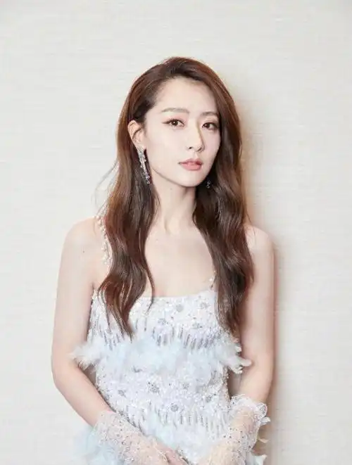 37岁白冰,身材饱满妩媚诱人!|白冰(演员)_网易订阅