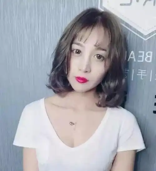 流行"半长不短"发型25款,是你喜欢的款吗?