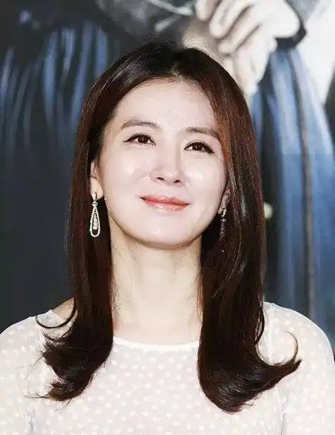 朴宝剑女友李一花吗 李一花是一个妈妈专业户