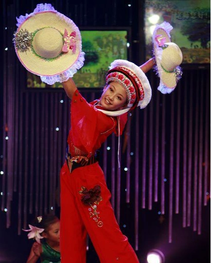 彭钰(90后舞蹈表演新星)_尚可名片