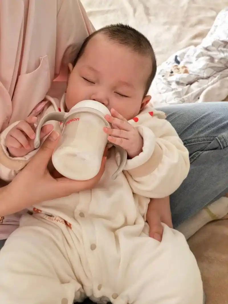 小七宝宝五个月啦#喝奶我是认真的 #边吃边睡