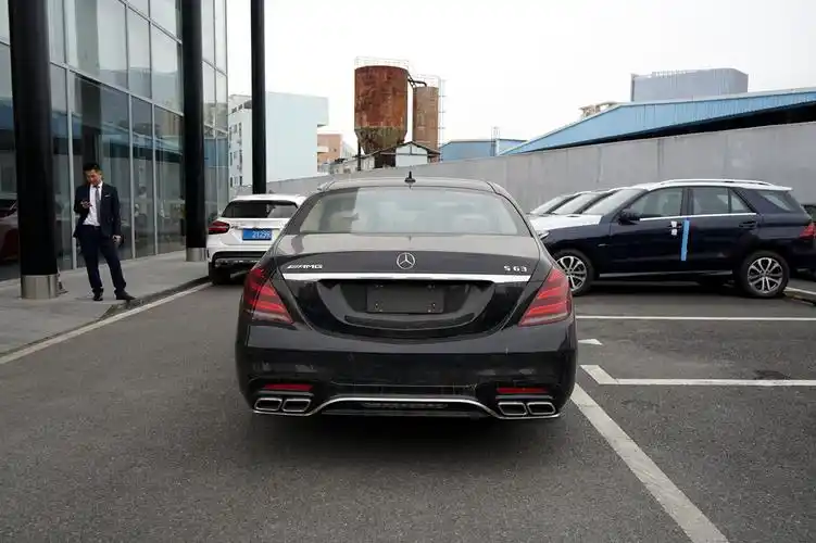 奔驰s63lamg4matic黑外米内现车优惠30万元