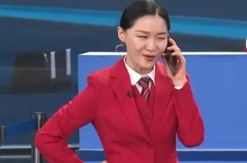 金靖做客李佳琦直播间,上演"即兴小品",嘴像装了马达