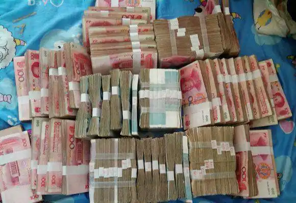 故事穷小伙救起昏迷老人谢绝报酬离开落魄时获赠五十万现金