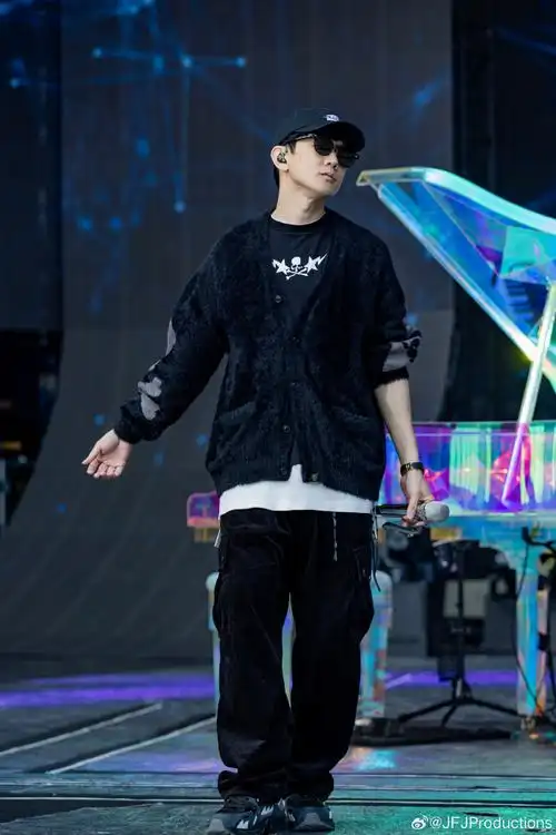 林俊杰jj20世界巡回演唱会##jj20andbeyond##在林俊杰演唱会重拾快乐