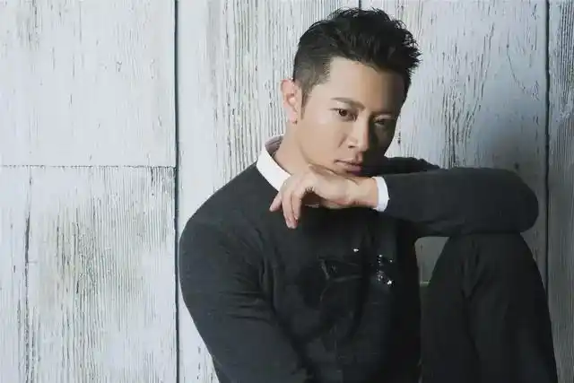 47岁周艳泓晒"床照",穿着大胆性感,曾与李湘前夫有感情纠葛