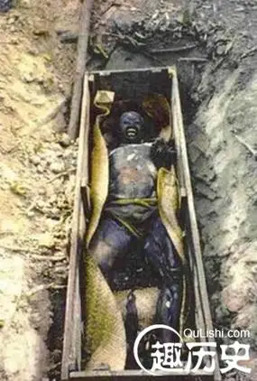 康熙年间"诈尸案":棺材里坐起挂着血的尸体