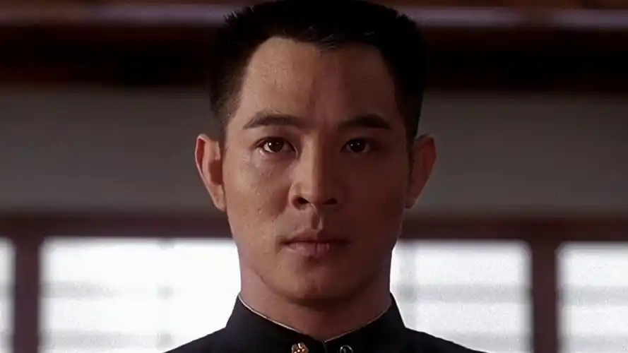 都以为李连杰的《精武门》是在向李小龙致敬?实际上这部电影才是