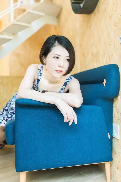 短发女人也可以性感和可爱