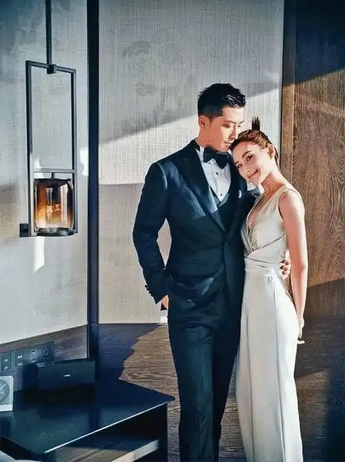 窦骁何超莲大婚,网曝何超莲嫁妆约20亿,窦骁笑得嘴都合不拢了