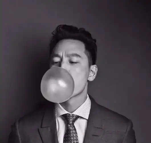 黎贝卡吴彦祖怎么能这么帅又有趣