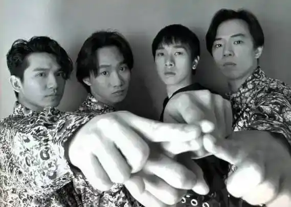 黄家驹在beyond生命接触演唱会上还说了这样一番话:"在这里我要多谢一