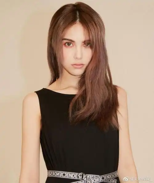 28岁昆凌,魅力无穷的混血美女,越来越有成熟女人味!