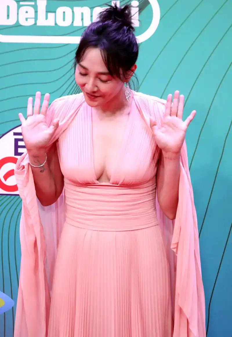 白百何深v[色][色][色],这身材长得有点太好了,应该不是我一个人的感