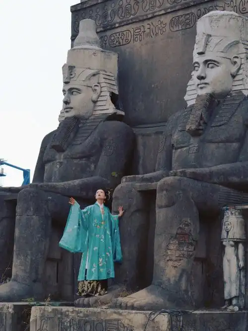 埃及法老汉服上海废墟人像