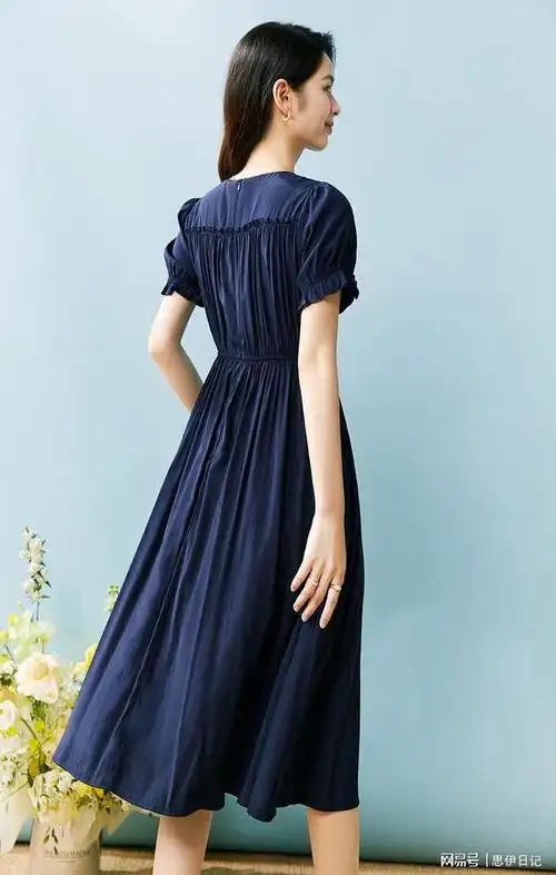 惊艳!这条淑女风连衣裙减龄又高级,日常穿搭显瘦显高又超有气质