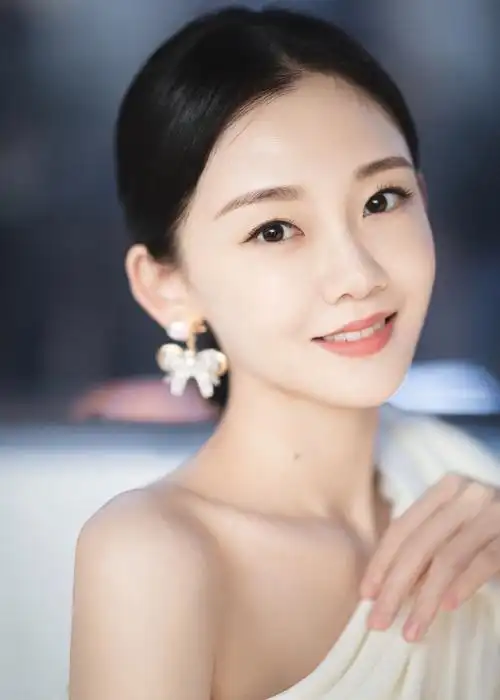 苗苗黑白斜肩礼服性感写真图片414