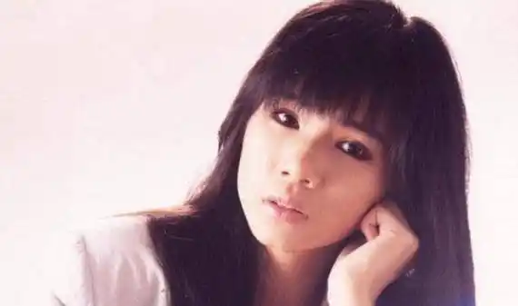 她与邓丽君齐名,被称为"三百万人的偶像",走红后却直接退隐_韩宝仪