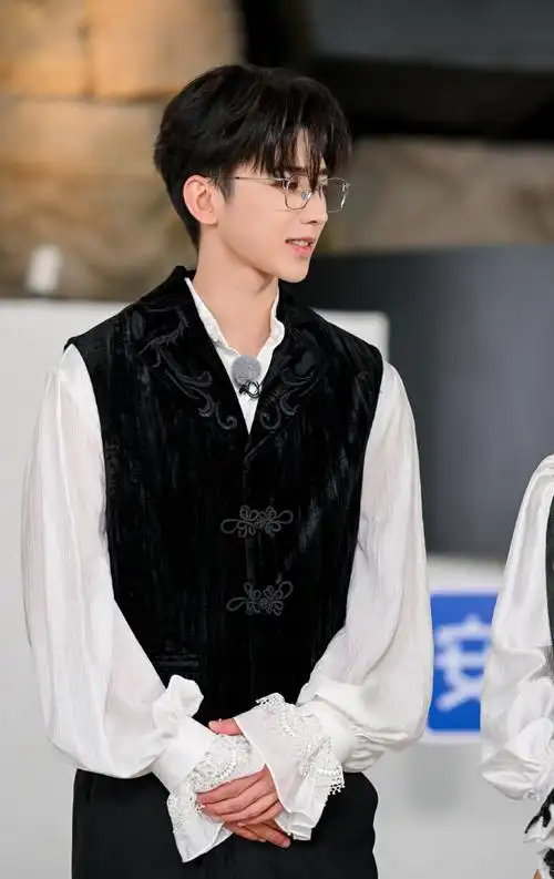 奔跑吧蔡徐坤##蔡徐坤晒奔跑吧剧照说今晚见