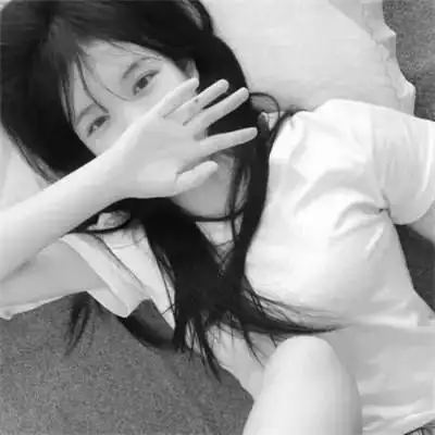 qq黑白头像女生真人高清图片