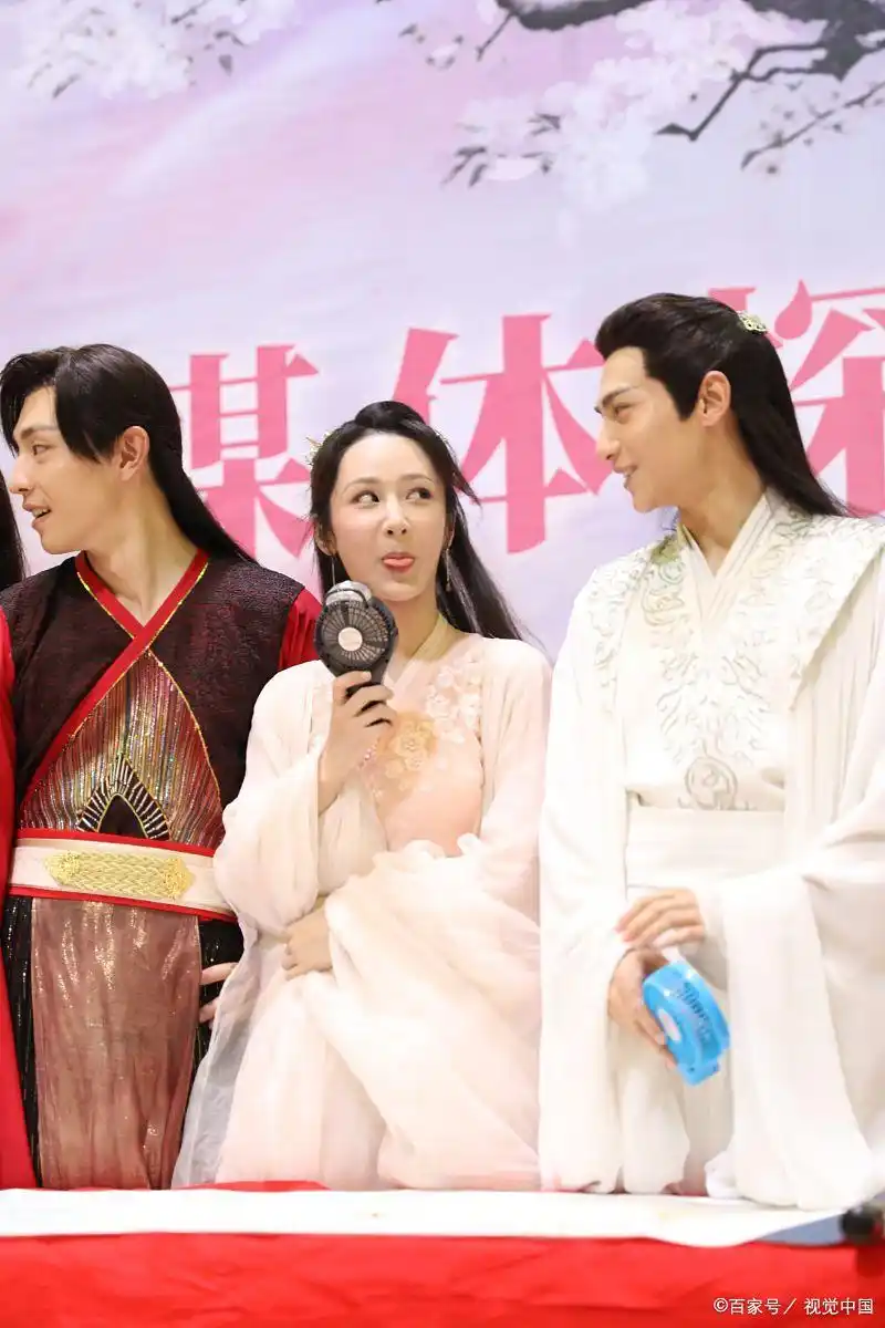 香蜜凤凰邓伦来了!怎么少的了小鱼仙官罗云熙!