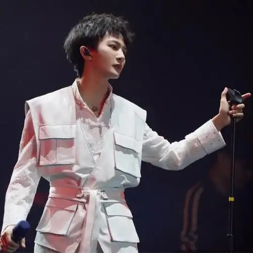 头像周深错过了落日余晖还会有满天星辰