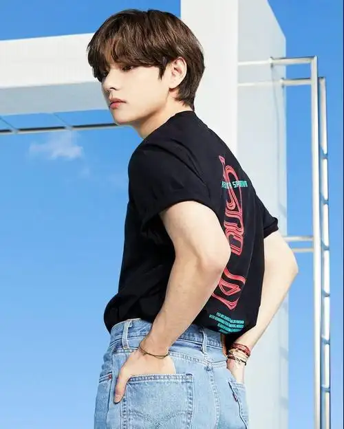 防弹少年团金泰亨获2022全球最帅面孔第一名