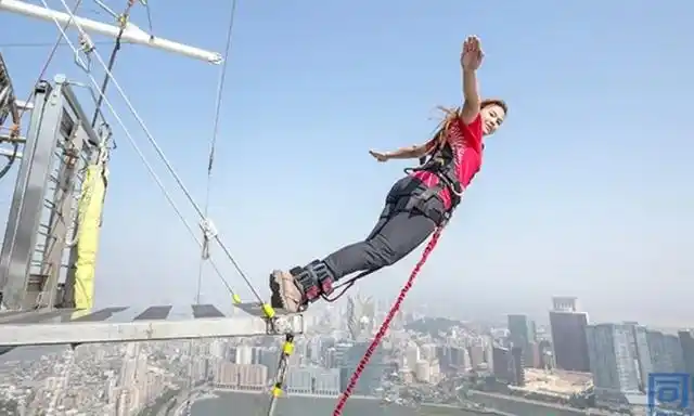 郑州黄河蹦极 郑州黄河蹦极是位于孤柏渡飞黄旅游区内的,蹦极的高度是