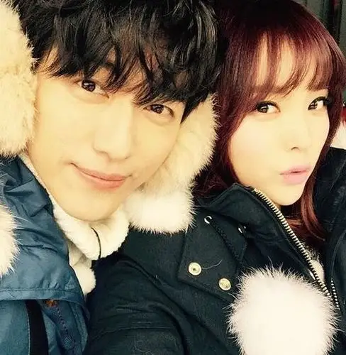 【图】南宫民洪真英我们结婚了甜蜜过火 两人近距离拥抱