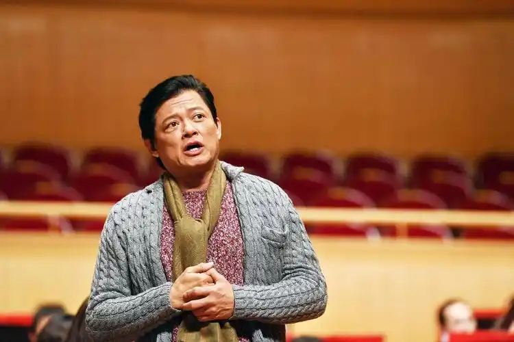 新冠康复后迎来奇妙一年男高音歌唱家莫华伦从武汉开始重新出发