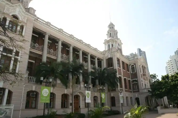 top ten best universities for english language and