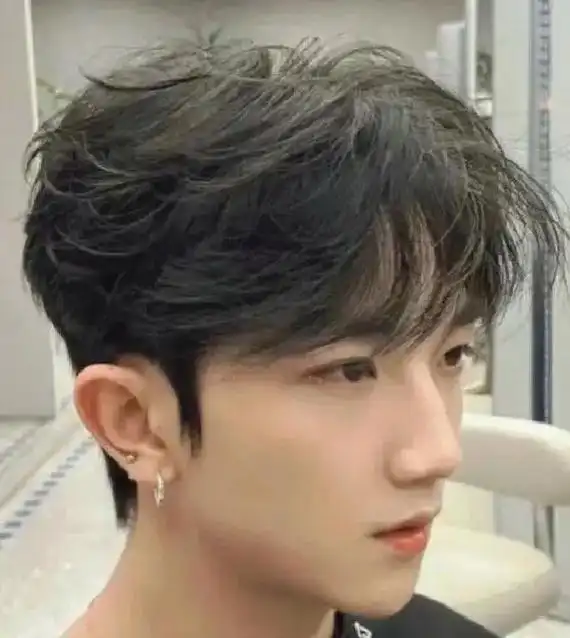 男生纹理烫特点是头发弧度比较大,注重分层 次,能够 - 抖音
