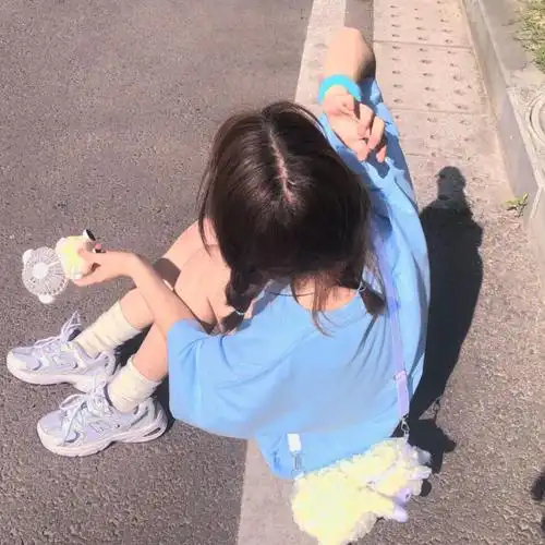 女生头像双马尾